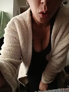 Snapshot of tiffani__love chatting on July 27, 9:33 pm tiffani love online show from July 27, 9:33 pm