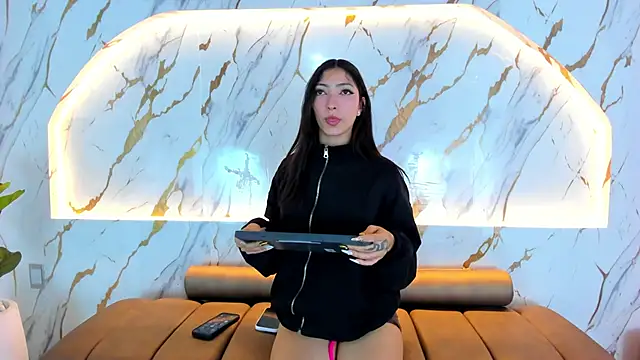 MarianaBranzz online show from January 7, 11:18 pm