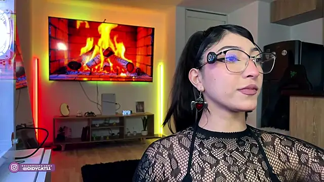 Snapshot of MarianaBranzz chatting on May 23, 5:56 am MarianaBranzz online show from May 23, 5:56 am