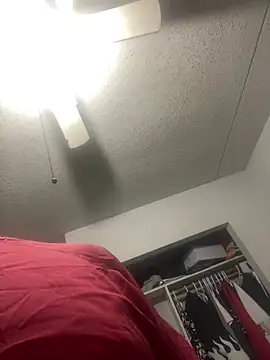 Snapshot of bigdick5157 chatting on February 10, 8:13 pm bigdick5157 online show from February 10, 8:13 pm