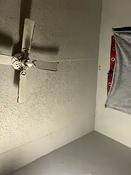 Snapshot of bigdick5157 chatting on February 21, 4:35 am bigdick5157 online show from February 21, 4:35 am