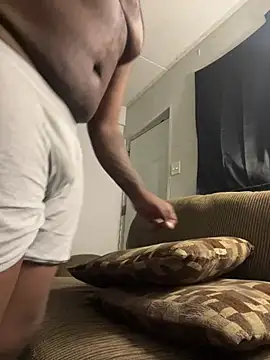 Snapshot of bigdick5157 chatting on February 28, 7:42 am bigdick5157 online show from February 28, 7:42 am