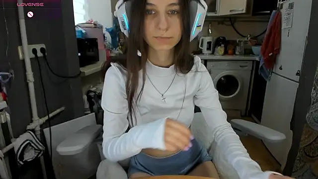 Snapshot of _Nika_Kik chatting on April 20, 3:04 pm Nika Kik online show from April 20, 3:04 pm