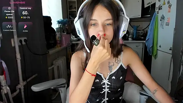 Snapshot of _Nika_Kik chatting on July 11, 10:18 am Nika Kik online show from July 11, 10:18 am