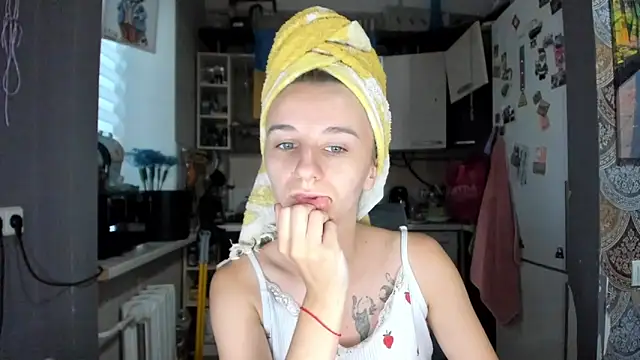 Snapshot of _Nika_Kik chatting on July 20, 2:26 am Nika Kik online show from July 20, 2:26 am