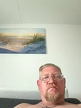 Snapshot of Pol1074 chatting on July 31, 12:04 pm Pol1074 online show from July 31, 12:04 pm