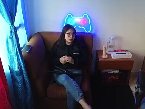 Caroll Luna online show from December 1, 10:21 pm