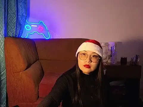 Caroll Luna online show from December 6, 4:58 am