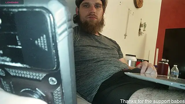 Snapshot of dikdowndaddy chatting on October 27, 8:40 am dikdowndaddy online show from October 27, 8:40 am