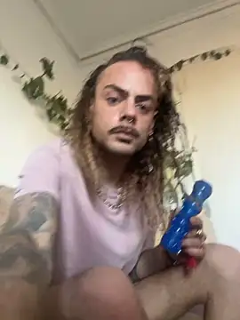 EnricoGio online show from February 21, 4:30 pm