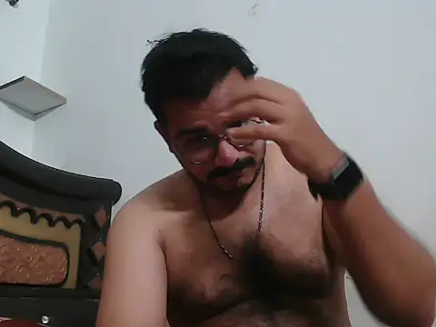 Snapshot of naughtymike0007 chatting on April 28, 5:29 pm naughtymike0007 online show from April 28, 5:29 pm
