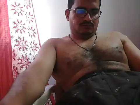 Snapshot of naughtymike0007 chatting on May 18, 2:07 am naughtymike0007 online show from May 18, 2:07 am