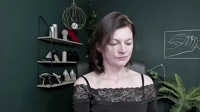 VivianWILD online show from April 15, 5:58 am