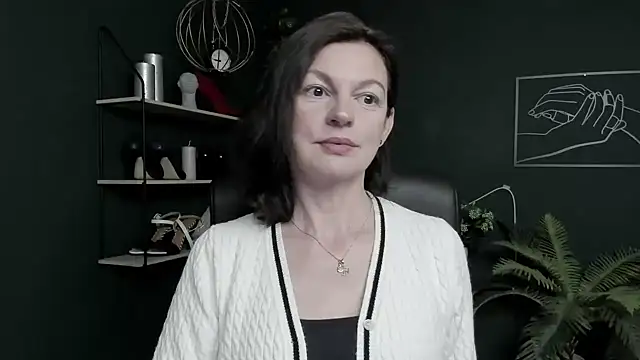 Snapshot of VivianWILD chatting on July 7, 5:10 am VivianWILD online show from July 7, 5:10 am