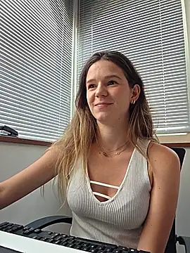 Snapshot of lucie_mehott chatting on June 8, 9:20 am lucie mehott online show from June 8, 9:20 am