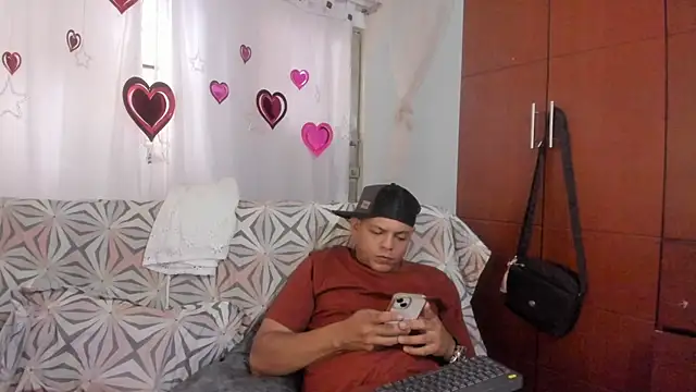 Snapshot of loreth_J chatting on September 15, 5:24 pm loreth J online show from September 15, 5:24 pm