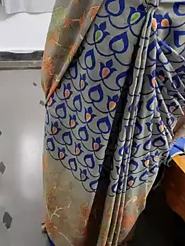 Snapshot of Januhot18 chatting on December 13, 6:31 am Januhot18 online show from December 13, 6:31 am