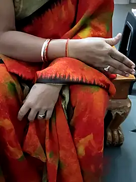 Snapshot of Januhot18 chatting on December 14, 5:18 am Januhot18 online show from December 14, 5:18 am