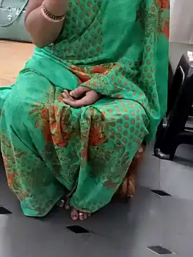 Snapshot of Januhot18 chatting on December 16, 5:38 am Januhot18 online show from December 16, 5:38 am