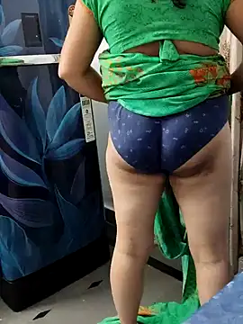 Snapshot of Januhot18 chatting on December 16, 11:44 am Januhot18 online show from December 16, 11:44 am