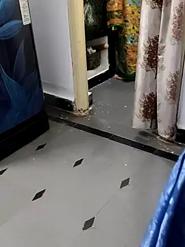 Snapshot of Januhot18 chatting on December 17, 7:07 am Januhot18 online show from December 17, 7:07 am