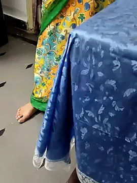 Snapshot of Januhot18 chatting on December 17, 10:12 am Januhot18 online show from December 17, 10:12 am