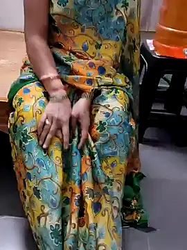 Snapshot of Januhot18 chatting on December 17, 1:16 pm Januhot18 online show from December 17, 1:16 pm