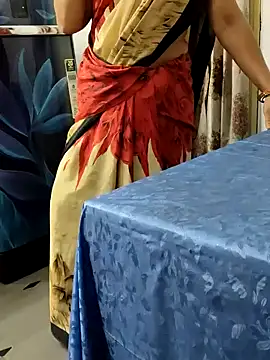 Snapshot of Januhot18 chatting on December 18, 11:13 am Januhot18 online show from December 18, 11:13 am