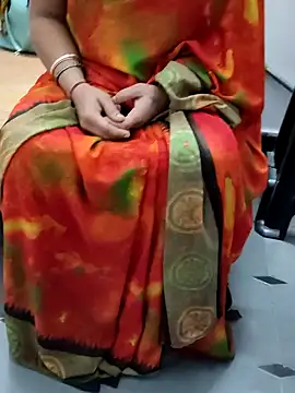 Snapshot of Januhot18 chatting on December 22, 1:23 am Januhot18 online show from December 22, 1:23 am