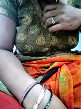 Snapshot of Januhot18 chatting on January 8, 5:59 am Januhot18 online show from January 8, 5:59 am