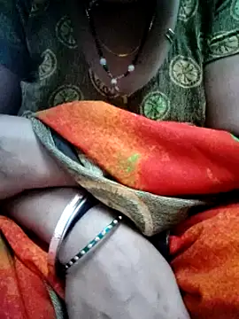 Snapshot of Januhot18 chatting on January 8, 10:15 am Januhot18 online show from January 8, 10:15 am