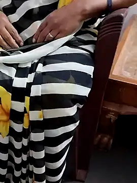 Snapshot of Januhot18 chatting on January 22, 11:34 am Januhot18 online show from January 22, 11:34 am