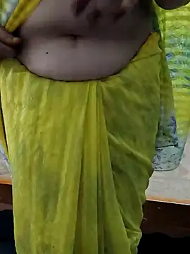 Snapshot of Januhot18 chatting on February 17, 6:09 am Januhot18 online show from February 17, 6:09 am