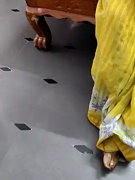 Snapshot of Januhot18 chatting on February 17, 9:13 am Januhot18 online show from February 17, 9:13 am