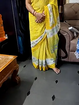 Snapshot of Januhot18 chatting on February 18, 9:54 am Januhot18 online show from February 18, 9:54 am