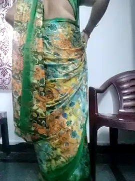 Snapshot of Januhot18 chatting on February 20, 2:29 am Januhot18 online show from February 20, 2:29 am