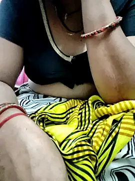 Snapshot of Januhot18 chatting on February 23, 6:07 am Januhot18 online show from February 23, 6:07 am