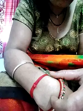 Snapshot of Januhot18 chatting on February 24, 7:44 am Januhot18 online show from February 24, 7:44 am