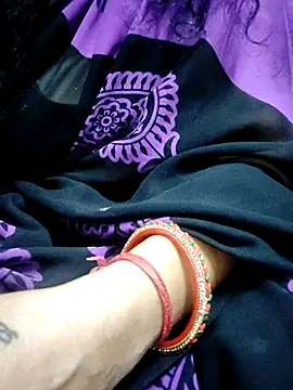 Snapshot of Januhot18 chatting on February 25, 8:36 am Januhot18 online show from February 25, 8:36 am