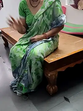 Snapshot of Januhot18 chatting on February 27, 4:20 am Januhot18 online show from February 27, 4:20 am