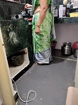 Snapshot of Januhot18 chatting on February 27, 10:26 am Januhot18 online show from February 27, 10:26 am