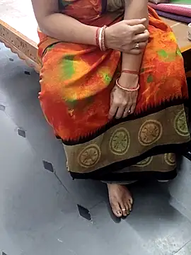 Snapshot of Januhot18 chatting on March 1, 3:32 am Januhot18 online show from March 1, 3:32 am