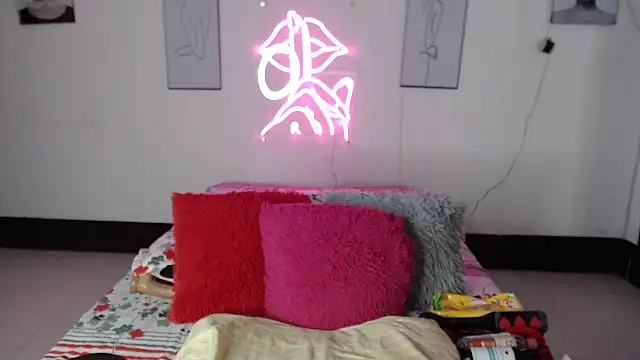 Rihana14 online show from March 18, 10:57 pm