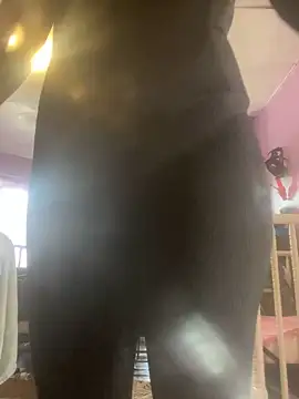 Snapshot of itzcheyduh chatting on October 19, 5:57 pm itzcheyduh online show from October 19, 5:57 pm