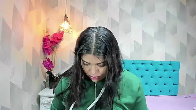 Snapshot of LindaBreeS chatting on May 21, 1:07 pm LindaBreeS online show from May 21, 1:07 pm