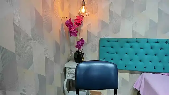 Snapshot of LindaBreeS chatting on June 17, 1:34 pm LindaBreeS online show from June 17, 1:34 pm