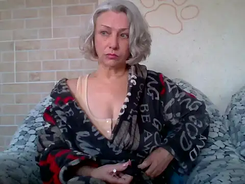 Snapshot of Lorie_Carrie chatting on April 22, 8:28 am Lorie Carrie online show from April 22, 8:28 am