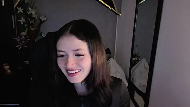 almma shy online show from November 5, 1:44 pm