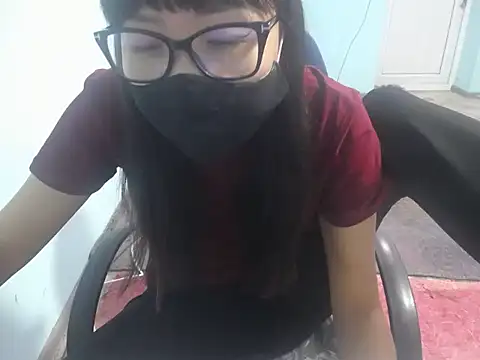 Snapshot of elllaaxx chatting on May 2, 4:39 am elllaaxx online show from May 2, 4:39 am