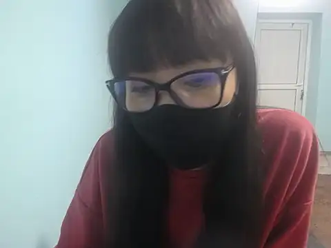 Snapshot of elllaaxx chatting on May 13, 4:21 am elllaaxx online show from May 13, 4:21 am